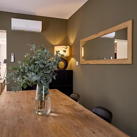 De La Cour Des Chasseurs